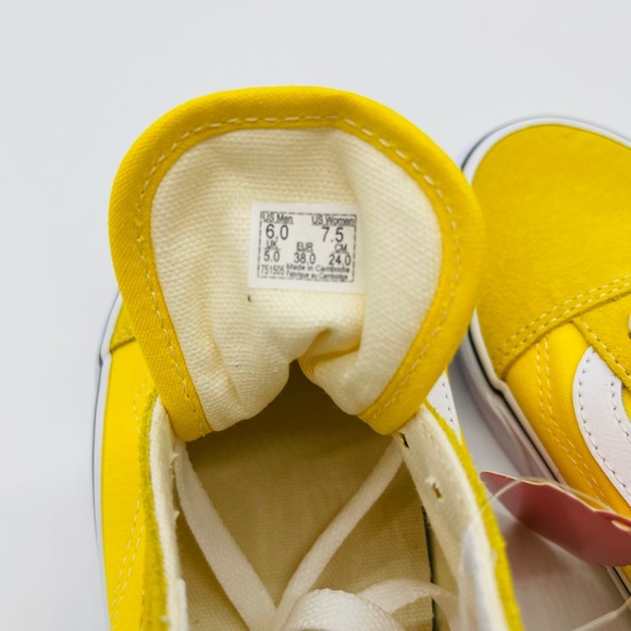 Vans Old Skool Shoes - Picture 7 of 8